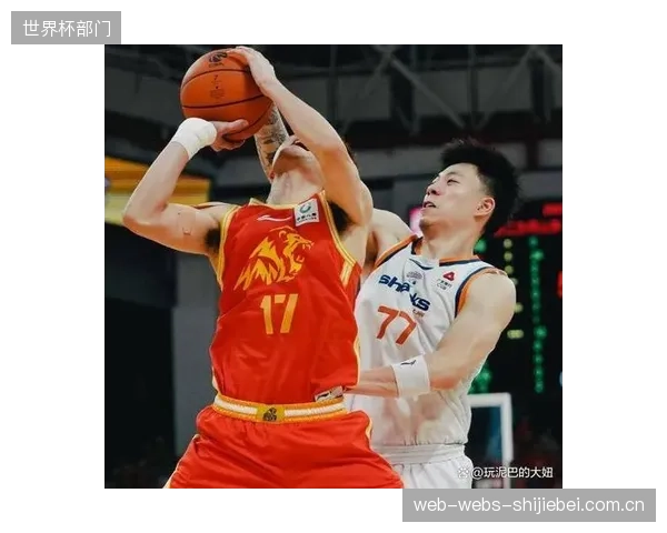 上海男篮重现冠军底蕴,张镇麟加盟补强锋线激活球队战术体系。 上海男篮重现冠军底蕴,张镇麟加盟补强锋线激活球队战术体系。